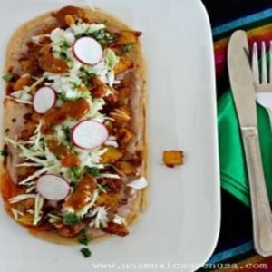 Huarache de Longaniza (Salchicha Mexicana)