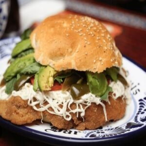 Cemita de milanesa de pollo